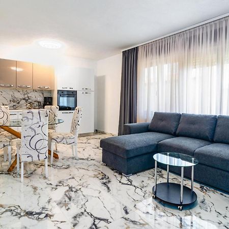 Amazing Apartment In Podstrana With Wifi Екстер'єр фото