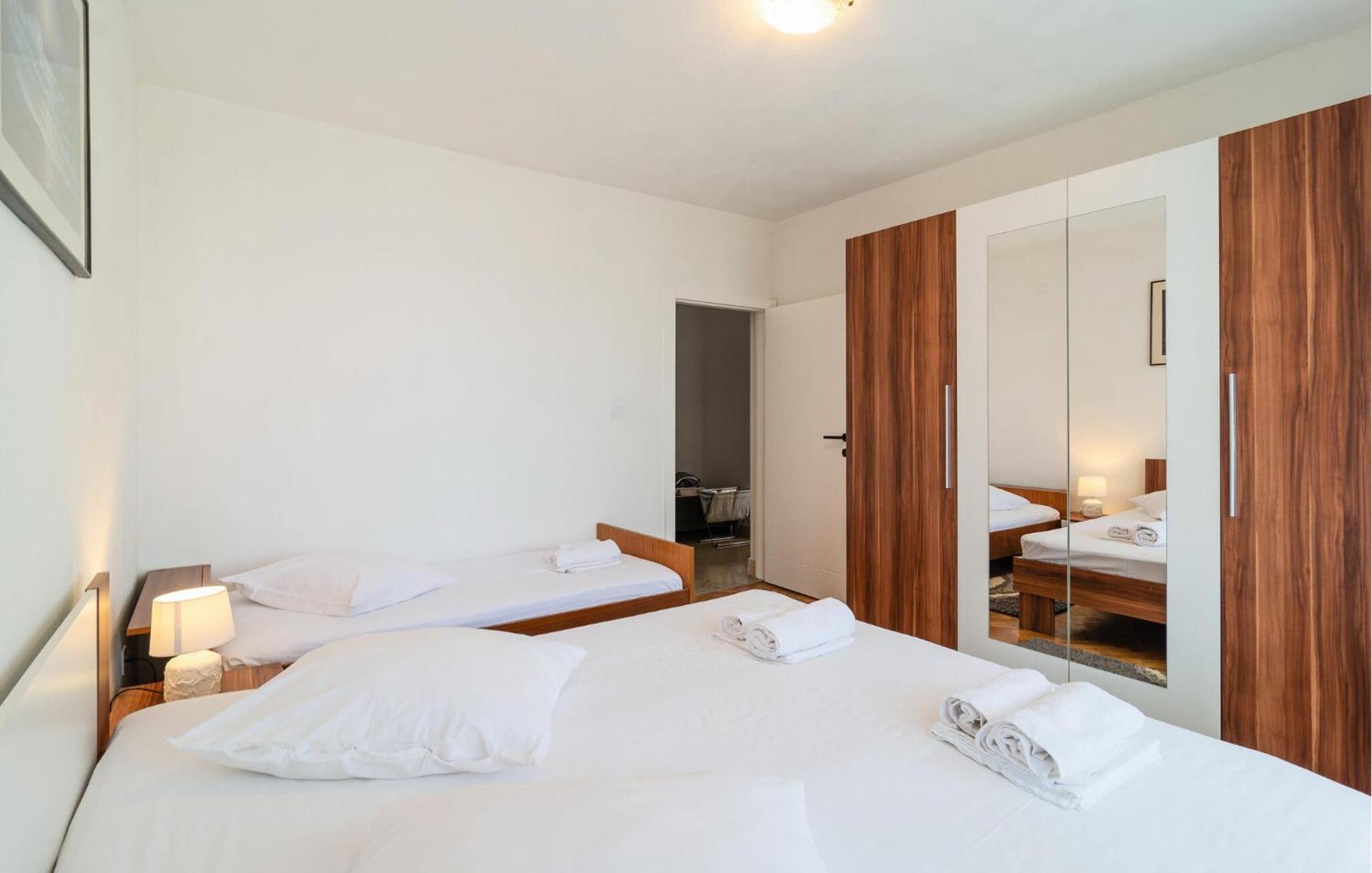 Amazing Apartment In Podstrana With Wifi Екстер'єр фото