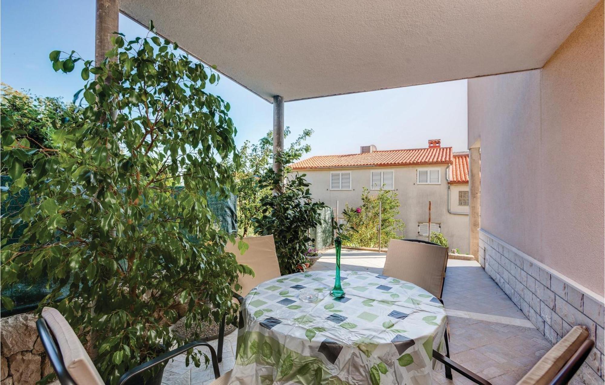 Amazing Apartment In Podstrana With Wifi Екстер'єр фото