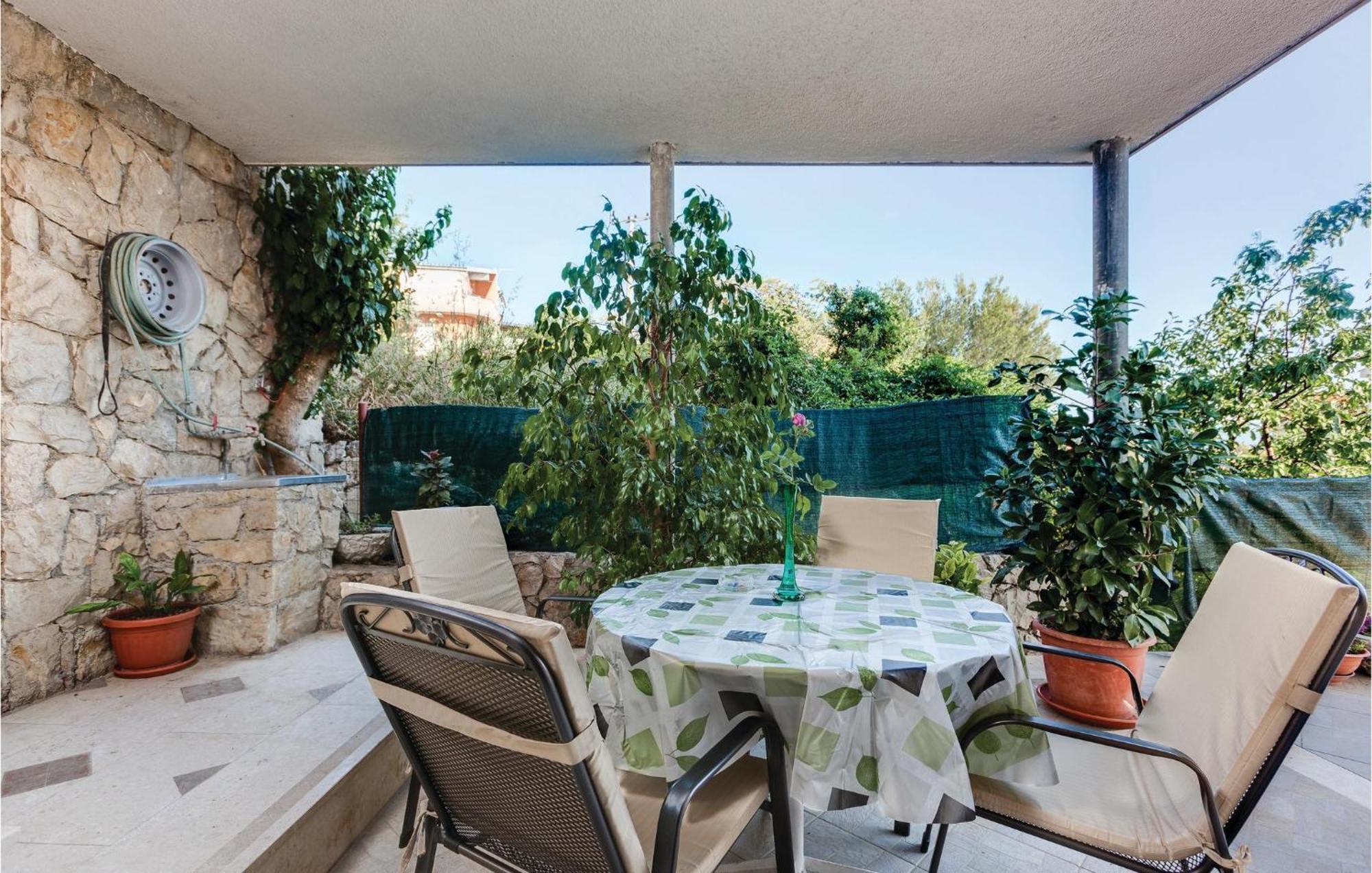 Amazing Apartment In Podstrana With Wifi Екстер'єр фото