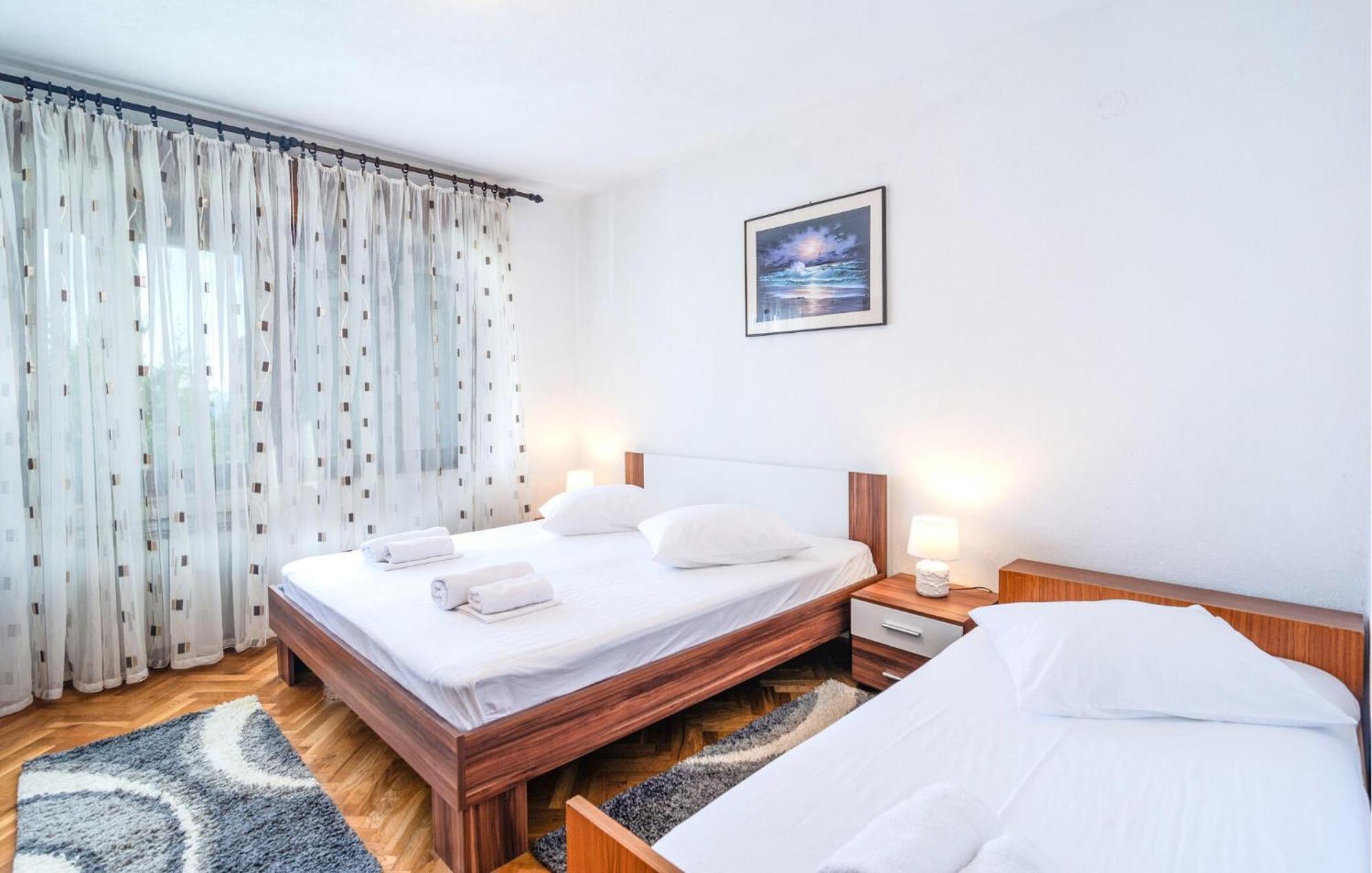 Amazing Apartment In Podstrana With Wifi Екстер'єр фото